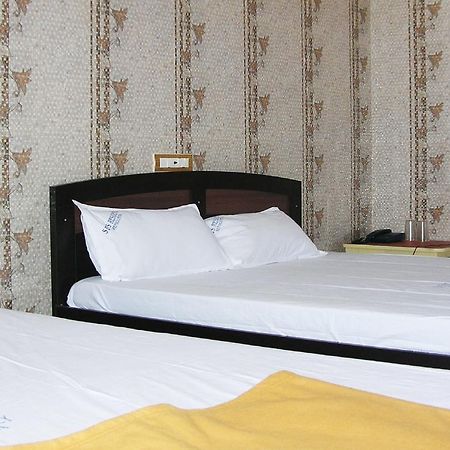 Sbs Residency Tirupati Hotel Renigunta Cameră foto